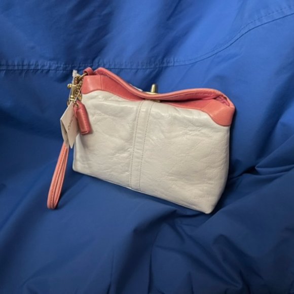 NWT COACH White Coral GENUINE Leather Turn-Lock Wristlet Wallet Clutch Pouch Bag - Picture 3 of 10